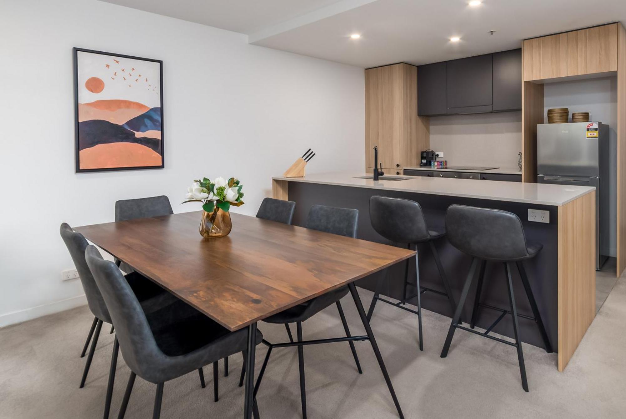 Chic 3-bed In With Pool, Sauna And Gym Apartment